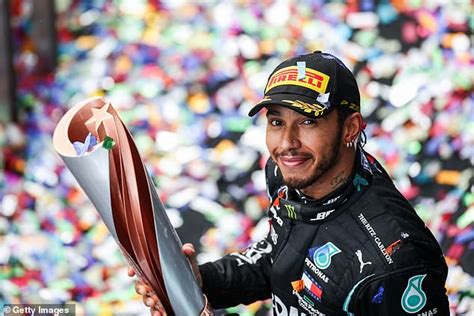 Lewis Hamiltonin historialliset voitot Formula 1:ssä - Yksilöllisyyden ja suorituskyvyn triumfi