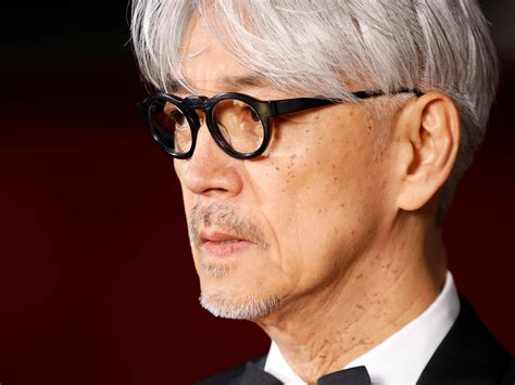 Ryuichi Sakamoto: Muotoilun ja sävellysmaailman risteykselle, sekä japanilaisen elektronisen musiikin pioneereihin kuuluvana luovan taiteilijan lähtökohta